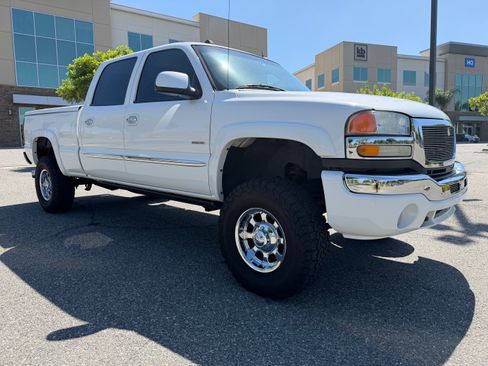 Used 2005 GMC Sierra 2500 SLT w/ Heavy-Duty Power Package RWD image 1