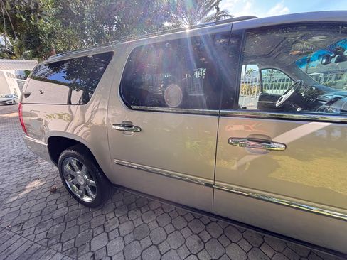Used 2007 Cadillac Escalade ESV AWD w/ Information Package image 12