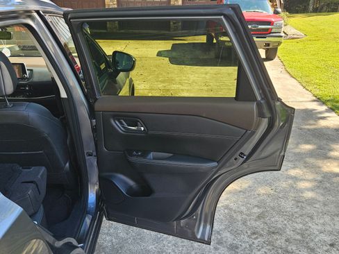 Used 2023 Nissan Rogue SL image 25