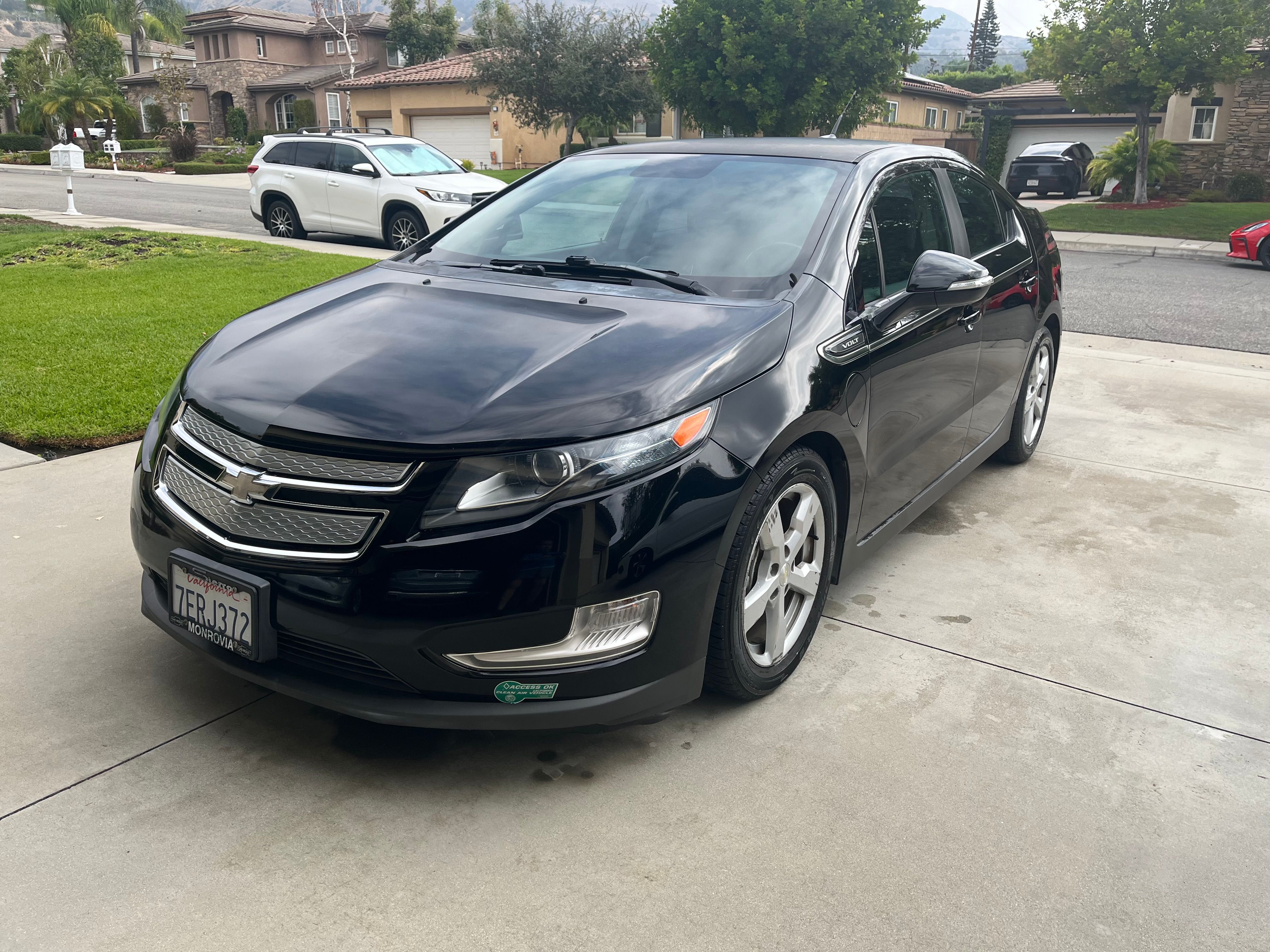 Used 2014 Chevrolet Volt w/ Enhanced Safety Package 1 FWD image 2
