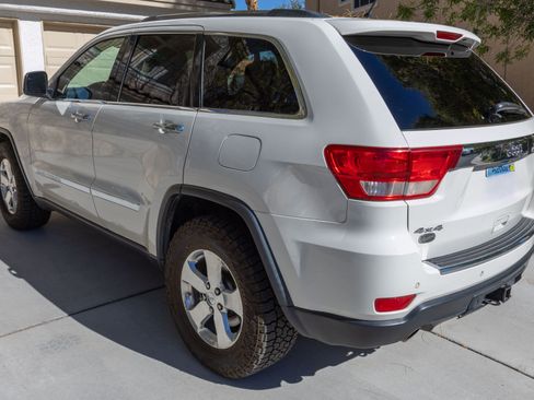 Used 2012 Jeep Grand Cherokee Overland image 6