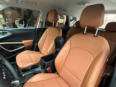 Used 2025 Kia Soul EX image 8