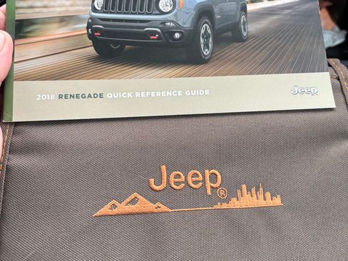 Used 2018 Jeep Renegade Altitude image 9