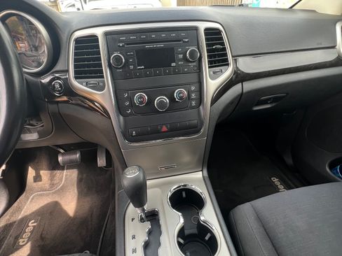 Used 2012 Jeep Grand Cherokee Laredo w/ Laredo E Group image 9