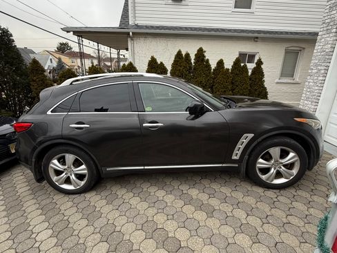 Used 2010 INFINITI FX35 AWD w/ Navigation Pkg image 1