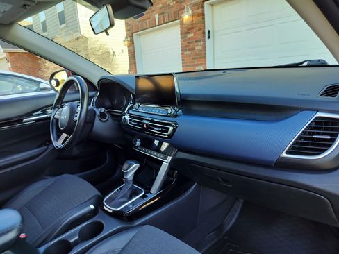 Used 2022 Kia Seltos S image 12