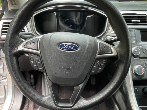 Used 2017 Ford Fusion SE FWD image 9