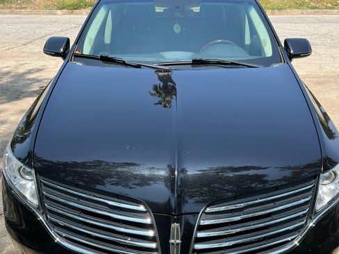 Used 2019 Lincoln MKT AWD image 12