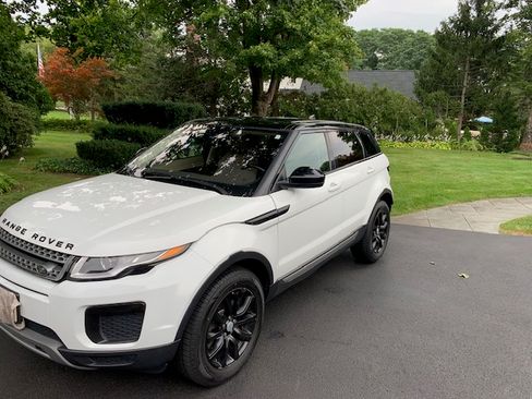 Used 2017 Land Rover Range Rover Evoque SE AWD/4WD image 2