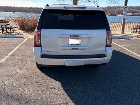 Used 2015 GMC Yukon XL SLT w/ Open Road Package image 6