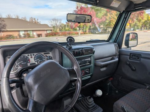 Used 1999 Jeep Wrangler SE image 12