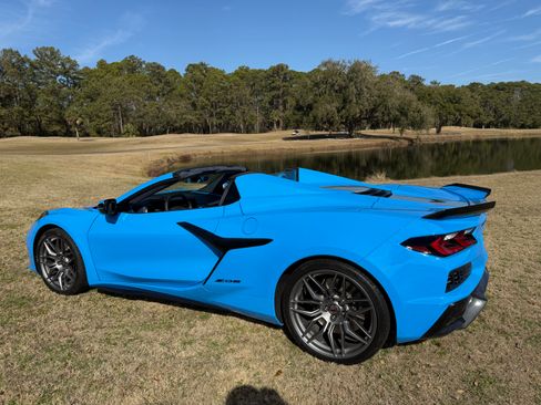 Used 2025 Chevrolet Corvette Z06 image 9