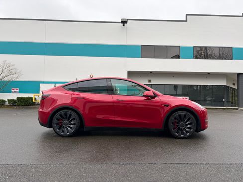 Used 2023 Tesla Model Y Performance image 5