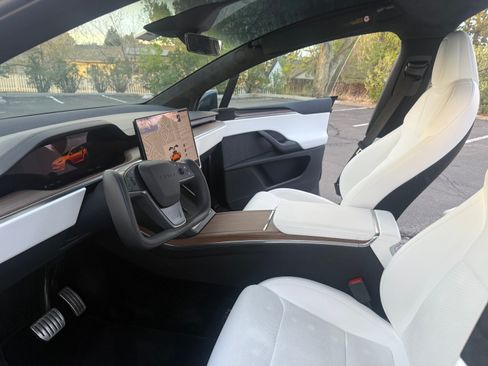 Used 2024 Tesla Model X AWD/4WD image 8