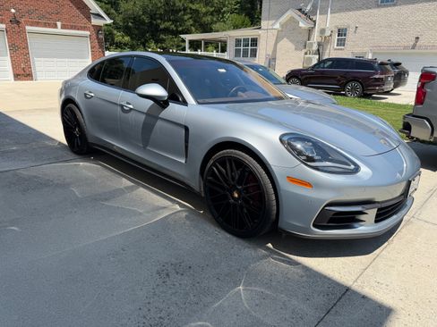 Used 2018 Porsche Panamera 4 AWD/4WD image 4