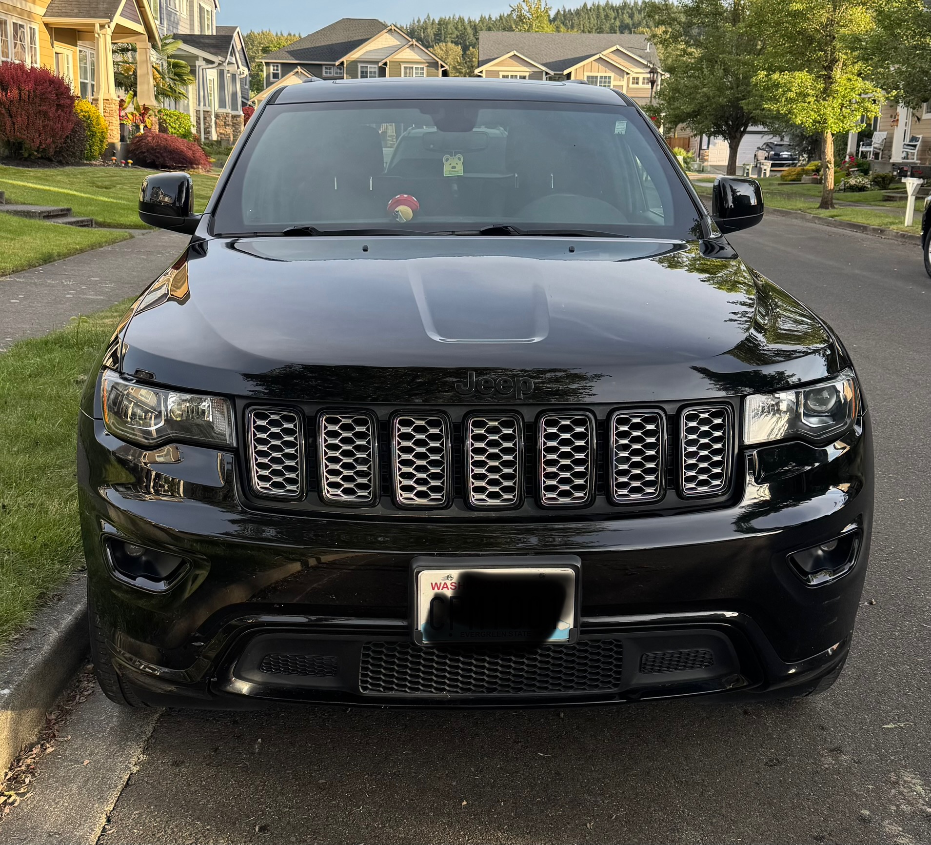 Used 2019 Jeep Grand Cherokee Altitude AWD/4WD image 2