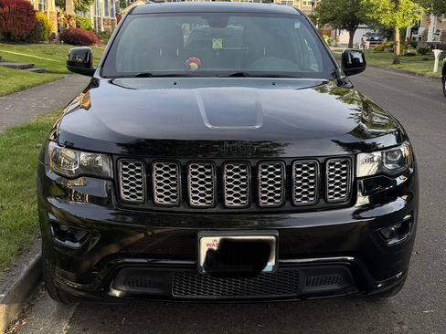 Used 2019 Jeep Grand Cherokee Altitude AWD/4WD image 2