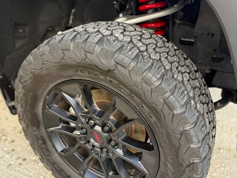 Used 2024 Toyota Tundra Limited image 9