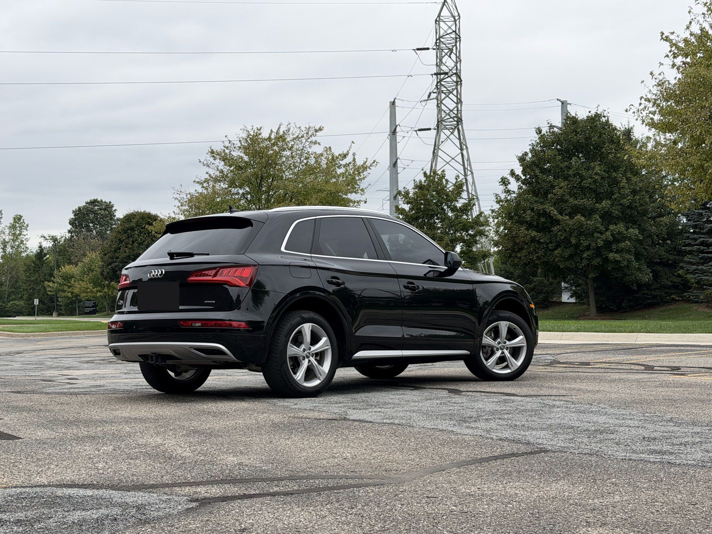 Used 2020 Audi Q5 2.0T Premium Plus w/ Premium Plus Package AWD/4WD image 6