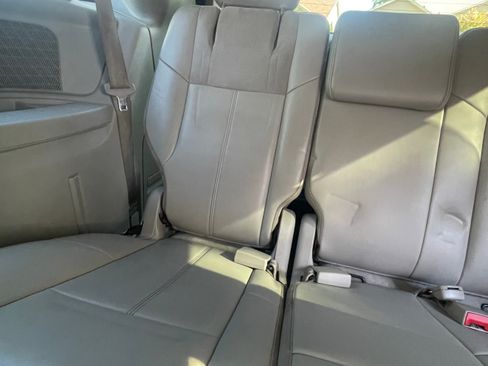 Used 2012 Chrysler Town & Country Limited image 20