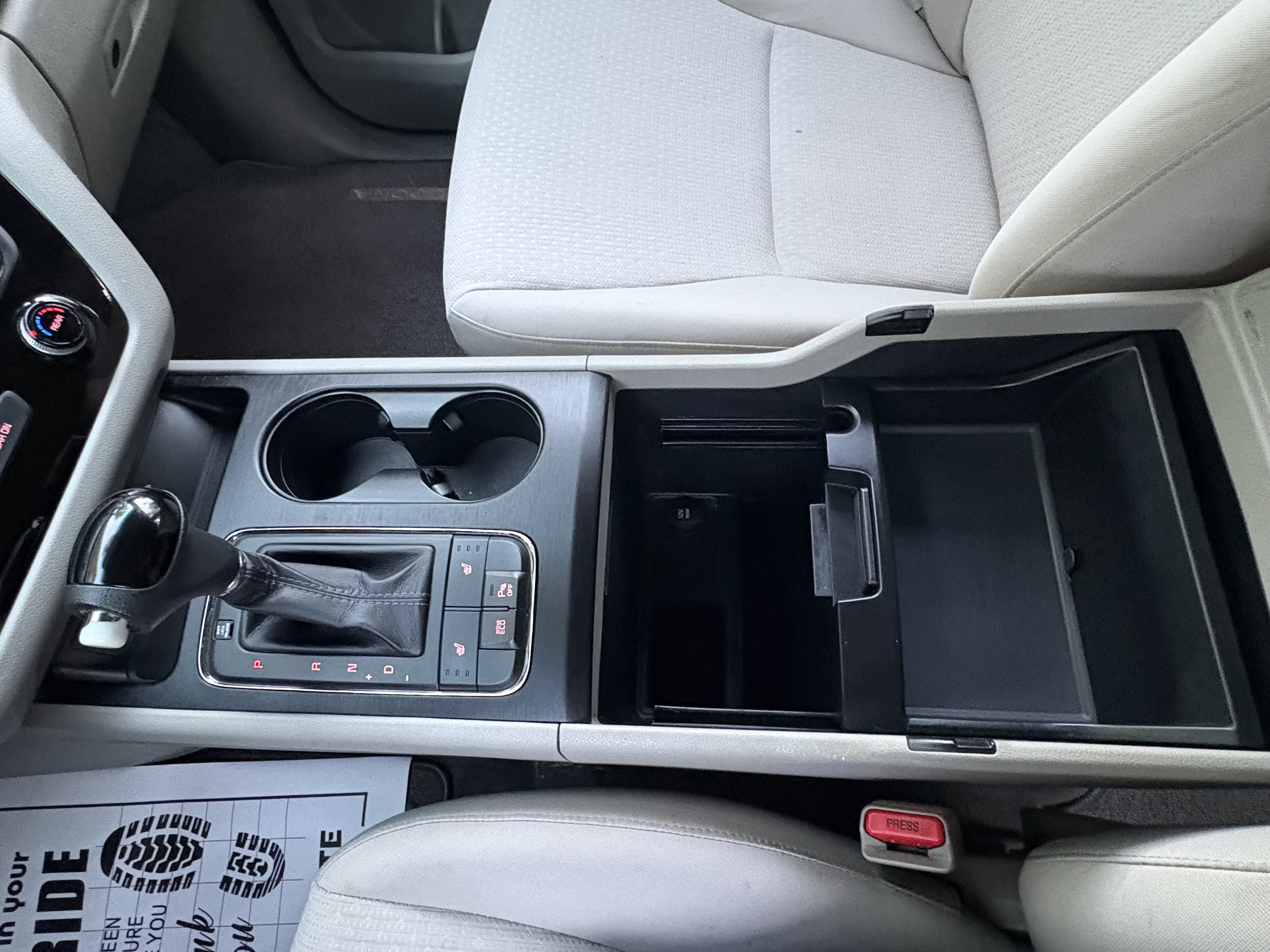 Used 2016 Kia Sedona LX w/ Option Group 020 FWD image 21