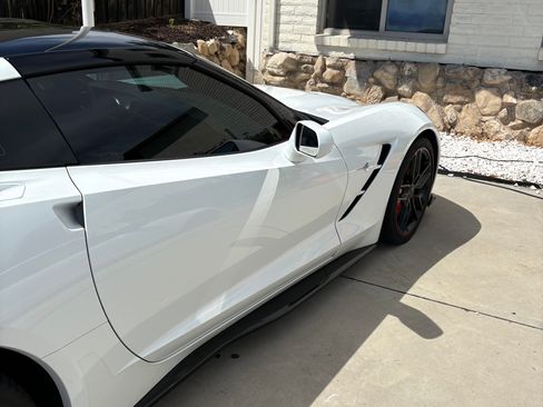 Used 2017 Chevrolet Corvette Stingray Coupe RWD image 5