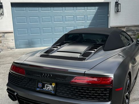 Used 2022 Audi R8 V10 w/ Carbon Exterior Package RWD image 22