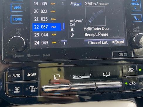 Used 2016 Toyota Prius Three Touring image 9