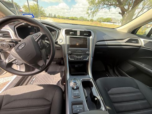Used 2019 Ford Fusion SE FWD image 26
