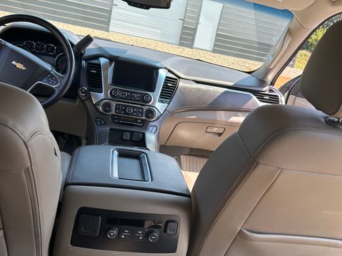 Used 2020 Chevrolet Tahoe LT w/ Luxury Package AWD/4WD image 25