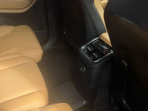 Used 2018 Volvo XC90 T8 Inscription w/ Convenience Package image 16