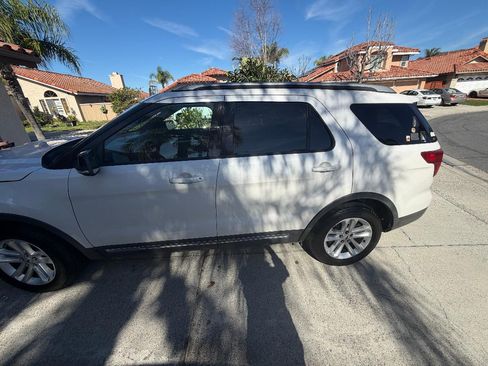 Used 2017 Ford Explorer XLT w/ Equipment Group 202A image 5