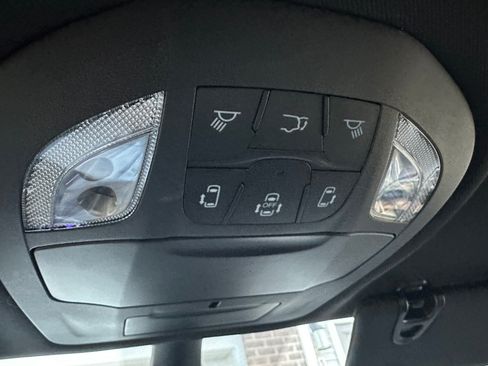 Used 2025 Chrysler Pacifica Select image 16