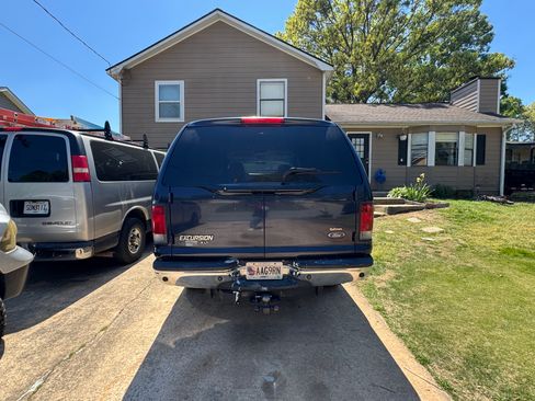 Used 2005 Ford Excursion XLT image 5