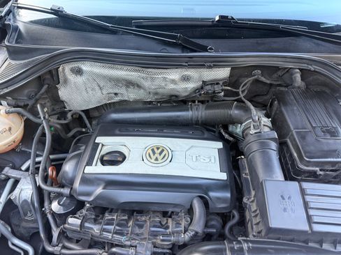 Used 2010 Volkswagen Tiguan Wolfsburg Edition FWD image 17