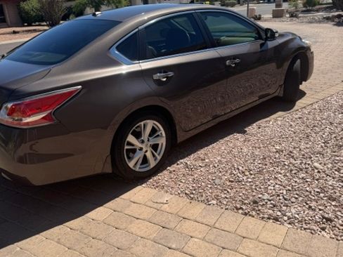 Used 2015 Nissan Altima 2.5 SL w/ Technology Package FWD image 5