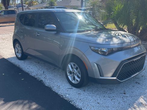 Used 2024 Kia Soul S image 1