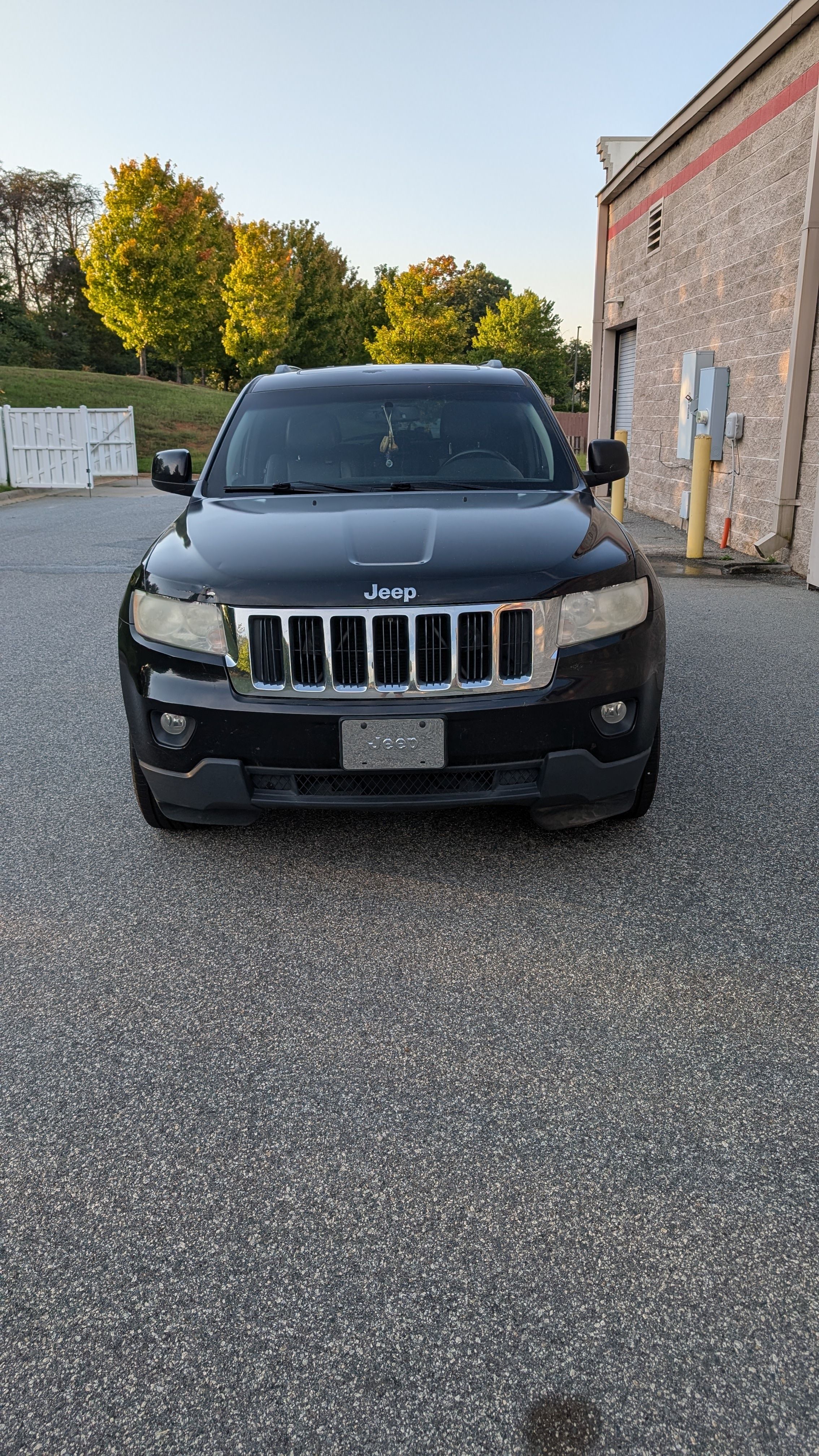 Used 2012 Jeep Grand Cherokee Laredo AWD/4WD image 4