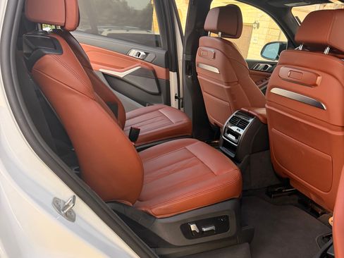 Used 2025 BMW X7 M60i AWD/4WD image 11