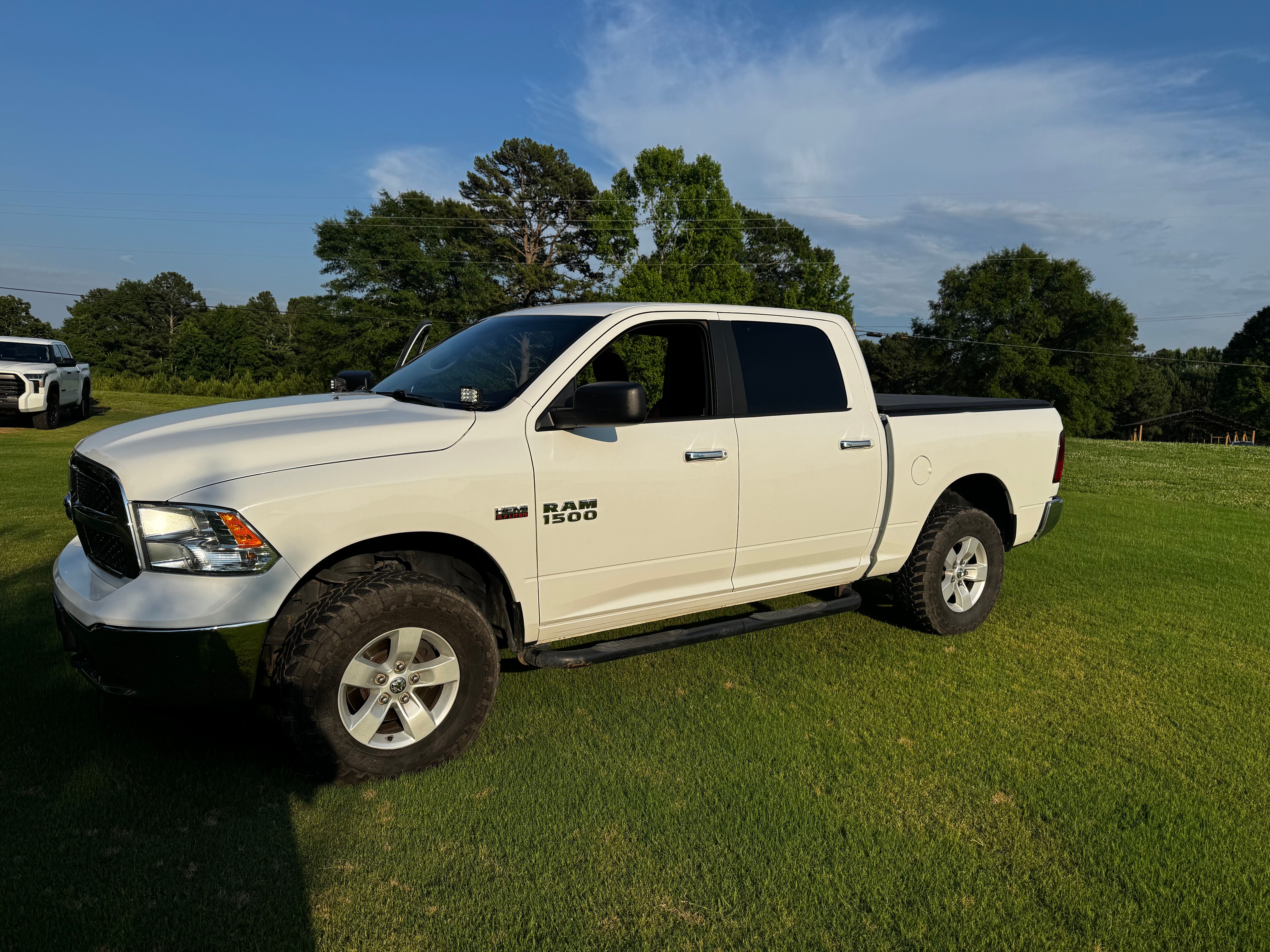 Used 2018 RAM 1500 Classic SLT AWD/4WD image 11