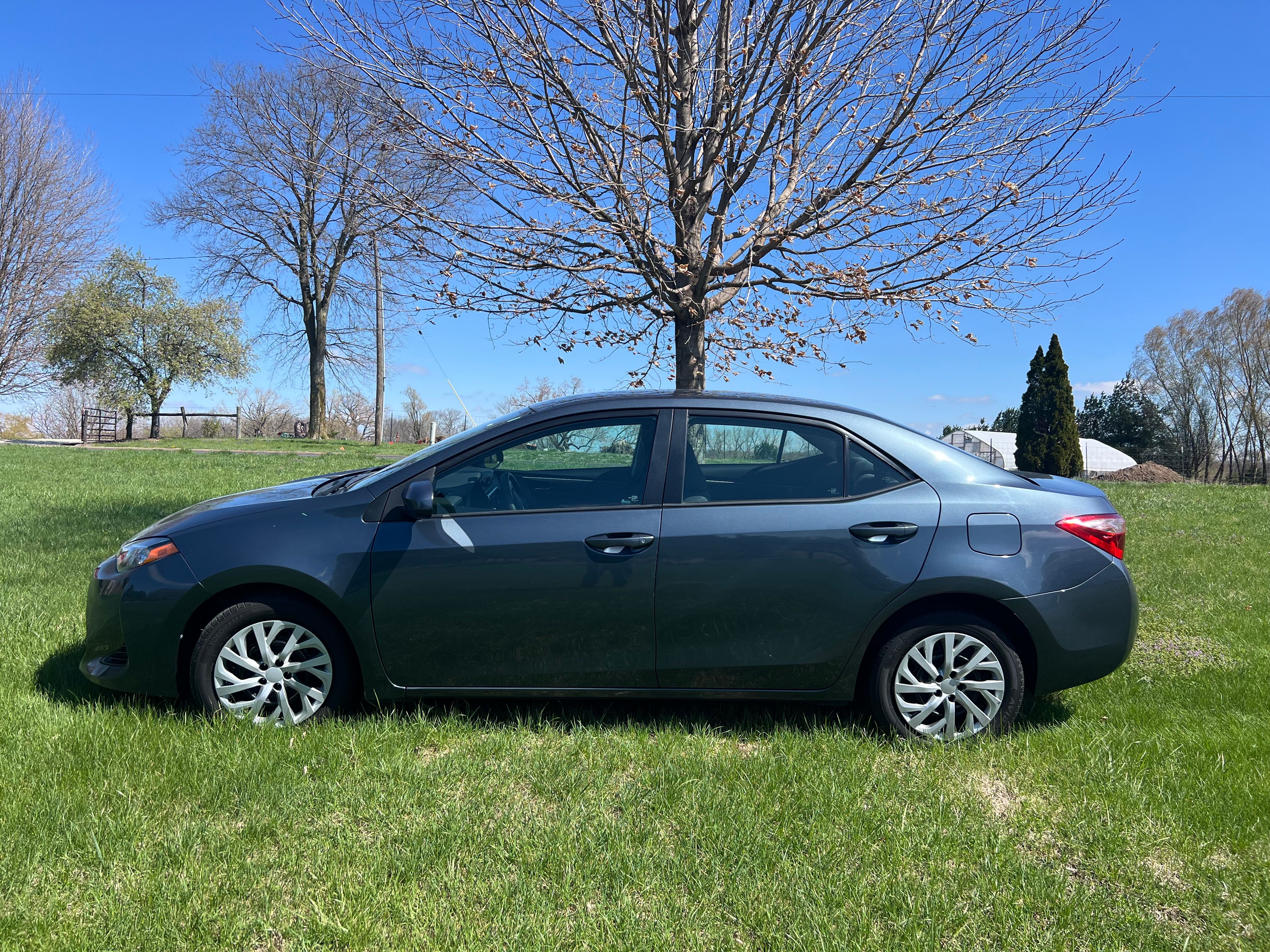 Used 2017 Toyota Corolla LE w/ Carpet Mat Package (TMS) FWD image 1