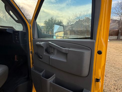 Used 2018 GMC Savana 3500 Extended w/ Driver Convenience Package image 14