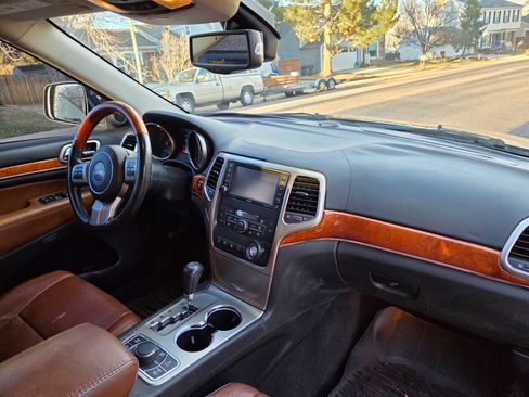 Used 2013 Jeep Grand Cherokee Overland image 8