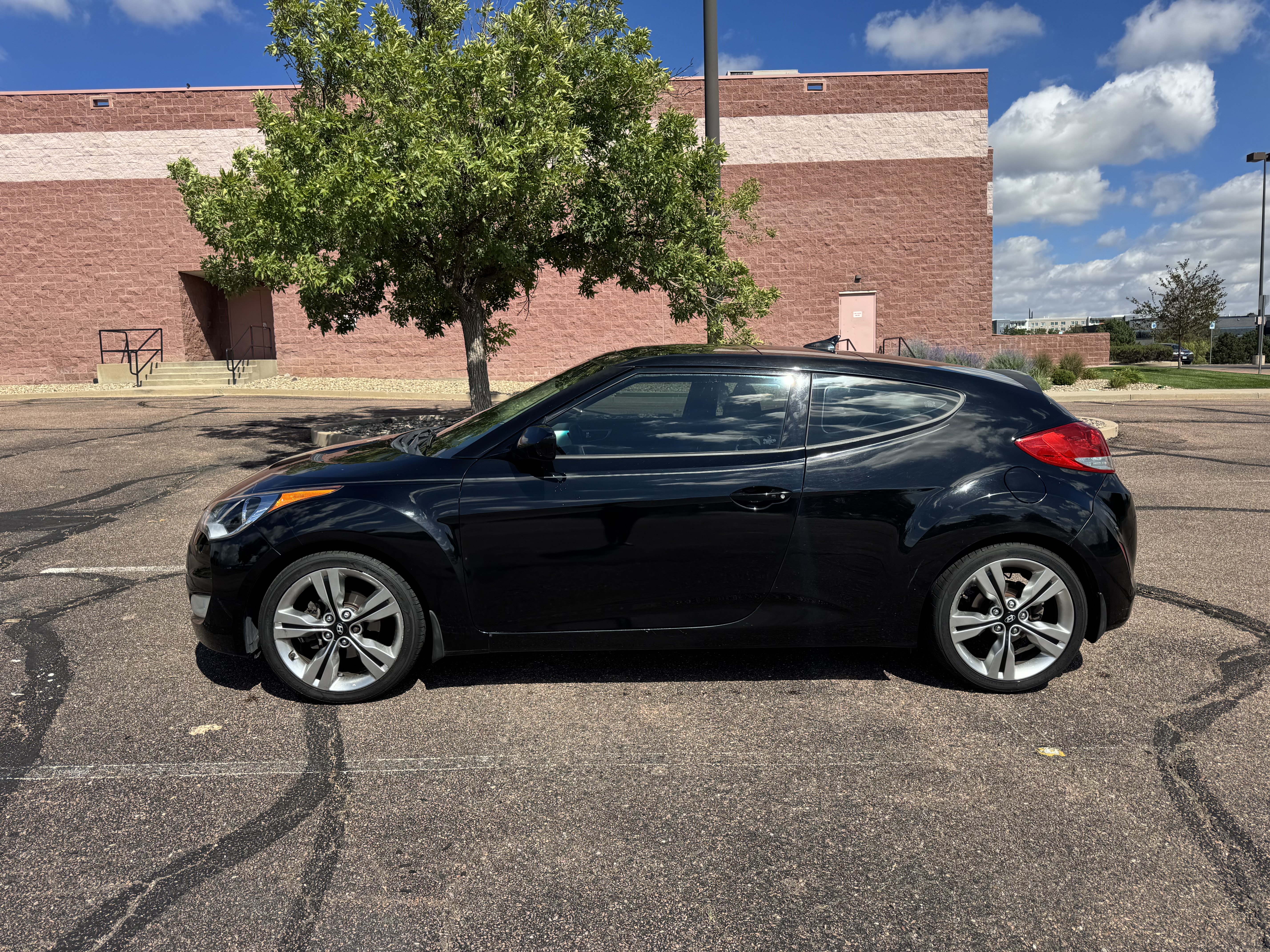 Used 2013 Hyundai Veloster w/ Style Pkg FWD image 6