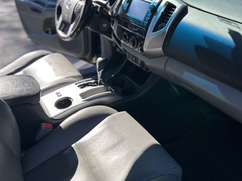 Used 2013 Toyota Tacoma 4x4 Access Cab V6 w/ TRD Off-Road Pkg image 13