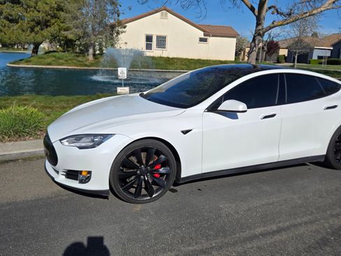 Used 2015 Tesla Model S P90D image 5