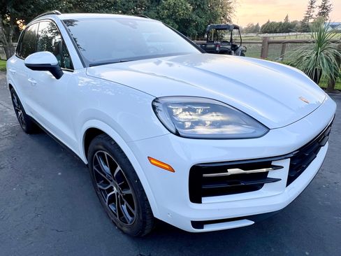Used 2024 Porsche Cayenne Sport Utility 4D image 2