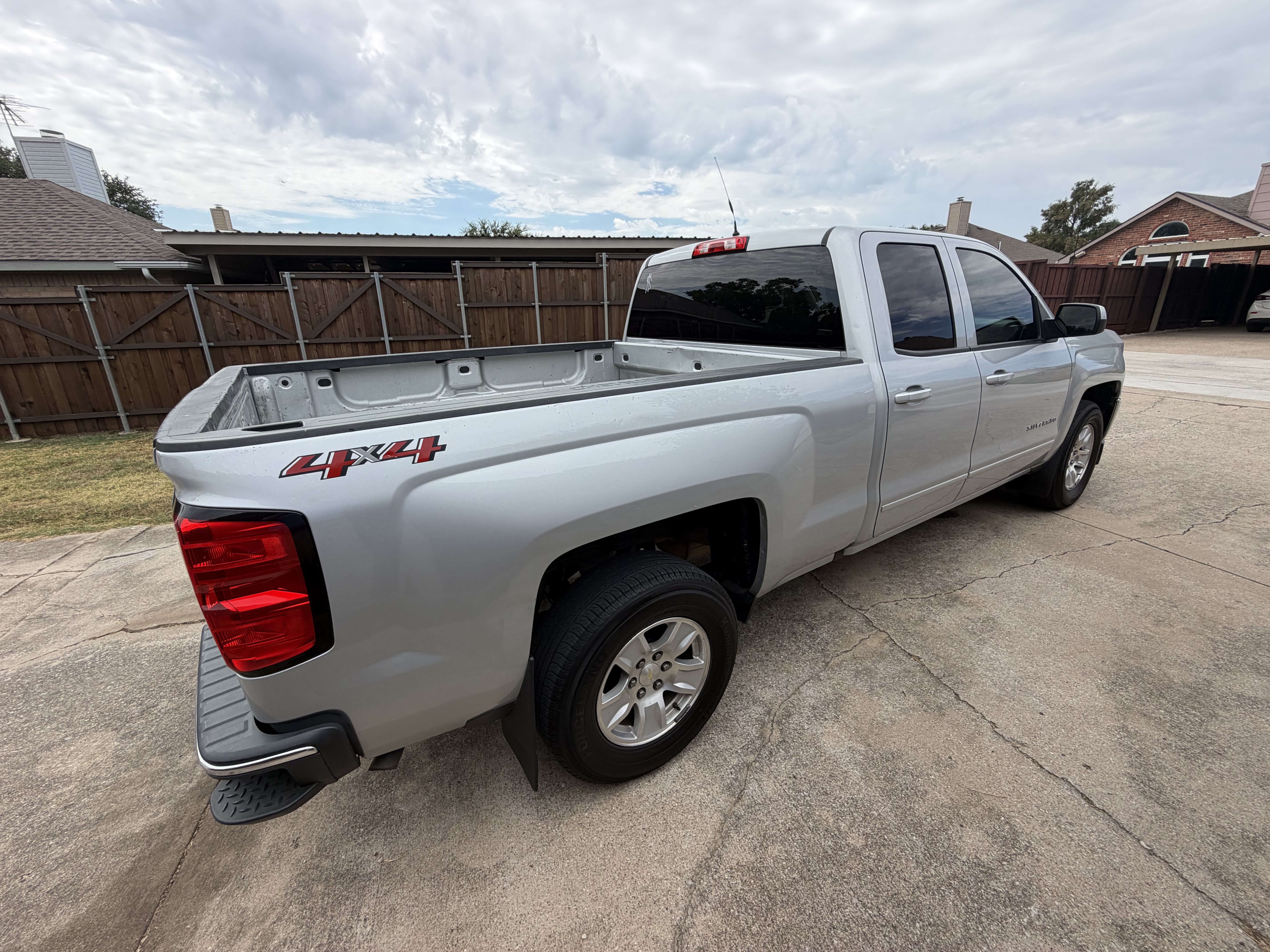 Used 2018 Chevrolet Silverado 1500 LT w/ Trailering Package AWD/4WD image 9