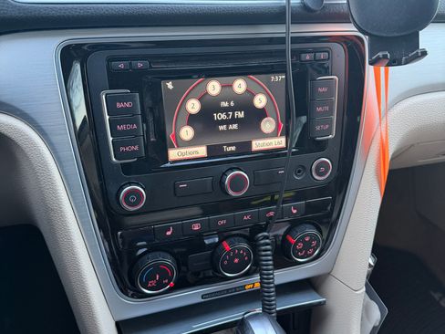 Used 2013 Volkswagen Passat 2.5 SE image 6