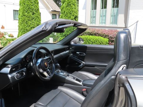 Used 2017 Porsche 911 Carrera RWD image 19